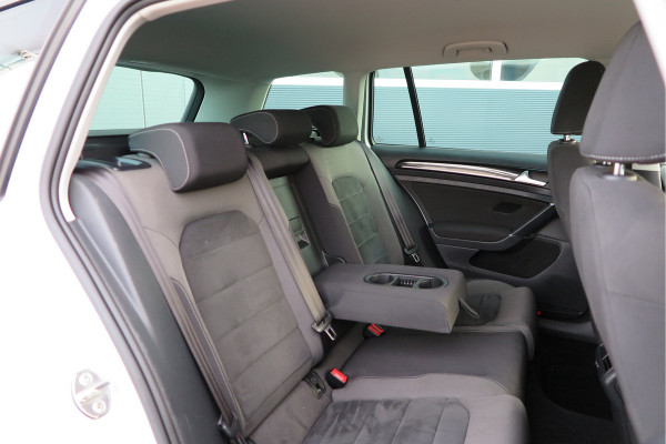 Volkswagen GOLF Variant 1.5 TSI 96kw 130pk Highline , Adaptive cruise ,Virtual cockpit,Navi, Trekhaak(afneembaar), Stoelverwarming, Alcantara, 17"Lichtmetalen velgen, DAB+ radio , Carplay , PDC, Camera, etc. Onderhoudshistorie volledig & bekend. Volkswagen GOLF Variant 1.5 TSI 96kw 130pk Highline , Adaptive cruise ,Virtual cockpit,Navi, Trekhaak(afneembaar), Stoelverwarming, Alcantara, 17"Lichtmetalen velgen, DAB+ radio , Carplay , PDC, Camera, etc. Onderhoudshistorie volledig & bekend.