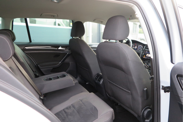 Volkswagen GOLF Variant 1.5 TSI 96kw 130pk Highline , Adaptive cruise ,Virtual cockpit,Navi, Trekhaak(afneembaar), Stoelverwarming, Alcantara, 17"Lichtmetalen velgen, DAB+ radio , Carplay , PDC, Camera, etc. Onderhoudshistorie volledig & bekend. Volkswagen GOLF Variant 1.5 TSI 96kw 130pk Highline , Adaptive cruise ,Virtual cockpit,Navi, Trekhaak(afneembaar), Stoelverwarming, Alcantara, 17"Lichtmetalen velgen, DAB+ radio , Carplay , PDC, Camera, etc. Onderhoudshistorie volledig & bekend.