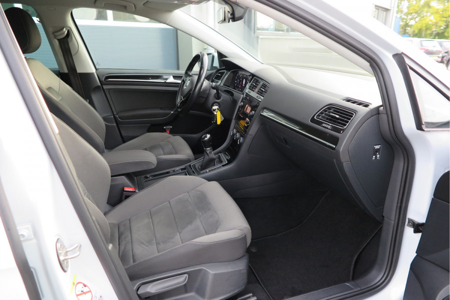 Volkswagen GOLF Variant 1.5 TSI 96kw 130pk Highline , Adaptive cruise ,Virtual cockpit,Navi, Trekhaak(afneembaar), Stoelverwarming, Alcantara, 17"Lichtmetalen velgen, DAB+ radio , Carplay , PDC, Camera, etc. Onderhoudshistorie volledig & bekend. Volkswagen GOLF Variant 1.5 TSI 96kw 130pk Highline , Adaptive cruise ,Virtual cockpit,Navi, Trekhaak(afneembaar), Stoelverwarming, Alcantara, 17"Lichtmetalen velgen, DAB+ radio , Carplay , PDC, Camera, etc. Onderhoudshistorie volledig & bekend.