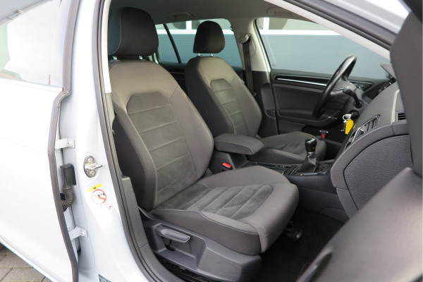 Volkswagen GOLF Variant 1.5 TSI 96kw 130pk Highline , Adaptive cruise ,Virtual cockpit,Navi, Trekhaak(afneembaar), Stoelverwarming, Alcantara, 17"Lichtmetalen velgen, DAB+ radio , Carplay , PDC, Camera, etc. Onderhoudshistorie volledig & bekend. Volkswagen GOLF Variant 1.5 TSI 96kw 130pk Highline , Adaptive cruise ,Virtual cockpit,Navi, Trekhaak(afneembaar), Stoelverwarming, Alcantara, 17"Lichtmetalen velgen, DAB+ radio , Carplay , PDC, Camera, etc. Onderhoudshistorie volledig & bekend.