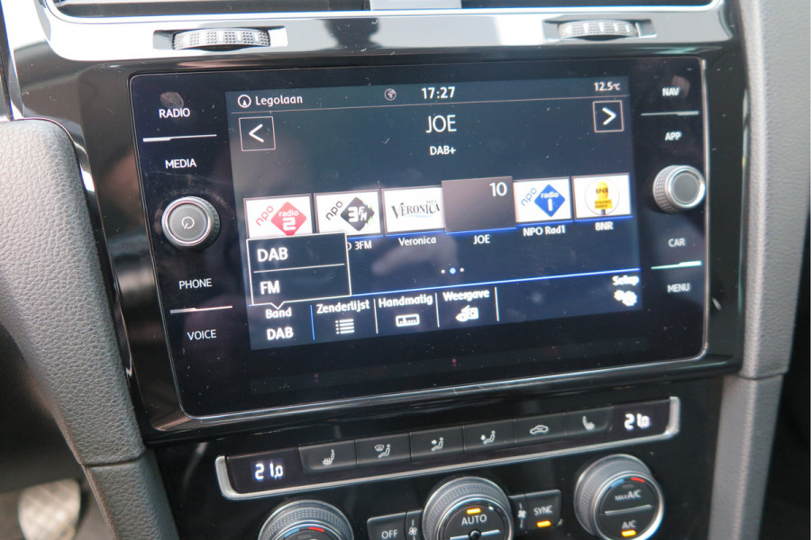 Volkswagen GOLF Variant 1.5 TSI 96kw 130pk Highline , Adaptive cruise ,Virtual cockpit,Navi, Trekhaak(afneembaar), Stoelverwarming, Alcantara, 17"Lichtmetalen velgen, DAB+ radio , Carplay , PDC, Camera, etc. Onderhoudshistorie volledig & bekend. Volkswagen GOLF Variant 1.5 TSI 96kw 130pk Highline , Adaptive cruise ,Virtual cockpit,Navi, Trekhaak(afneembaar), Stoelverwarming, Alcantara, 17"Lichtmetalen velgen, DAB+ radio , Carplay , PDC, Camera, etc. Onderhoudshistorie volledig & bekend.