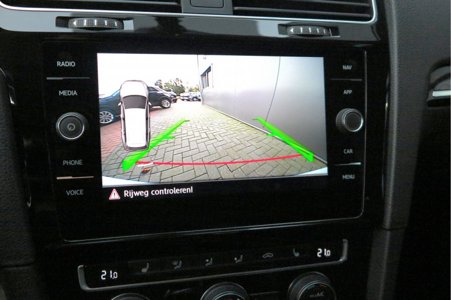 Volkswagen GOLF Variant 1.5 TSI 96kw 130pk Highline , Adaptive cruise ,Virtual cockpit,Navi, Trekhaak(afneembaar), Stoelverwarming, Alcantara, 17"Lichtmetalen velgen, DAB+ radio , Carplay , PDC, Camera, etc. Onderhoudshistorie volledig & bekend. Volkswagen GOLF Variant 1.5 TSI 96kw 130pk Highline , Adaptive cruise ,Virtual cockpit,Navi, Trekhaak(afneembaar), Stoelverwarming, Alcantara, 17"Lichtmetalen velgen, DAB+ radio , Carplay , PDC, Camera, etc. Onderhoudshistorie volledig & bekend.