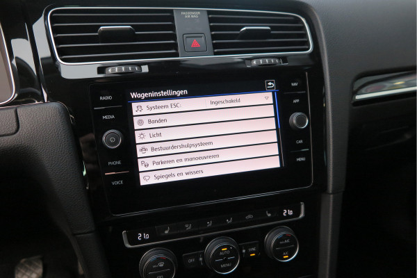 Volkswagen GOLF Variant 1.5 TSI 96kw 130pk Highline , Adaptive cruise ,Virtual cockpit,Navi, Trekhaak(afneembaar), Stoelverwarming, Alcantara, 17"Lichtmetalen velgen, DAB+ radio , Carplay , PDC, Camera, etc. Onderhoudshistorie volledig & bekend. Volkswagen GOLF Variant 1.5 TSI 96kw 130pk Highline , Adaptive cruise ,Virtual cockpit,Navi, Trekhaak(afneembaar), Stoelverwarming, Alcantara, 17"Lichtmetalen velgen, DAB+ radio , Carplay , PDC, Camera, etc. Onderhoudshistorie volledig & bekend.