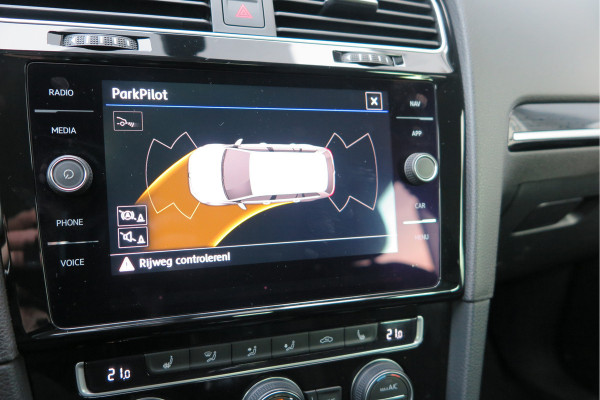 Volkswagen GOLF Variant 1.5 TSI 96kw 130pk Highline , Adaptive cruise ,Virtual cockpit,Navi, Trekhaak(afneembaar), Stoelverwarming, Alcantara, 17"Lichtmetalen velgen, DAB+ radio , Carplay , PDC, Camera, etc. Onderhoudshistorie volledig & bekend. Volkswagen GOLF Variant 1.5 TSI 96kw 130pk Highline , Adaptive cruise ,Virtual cockpit,Navi, Trekhaak(afneembaar), Stoelverwarming, Alcantara, 17"Lichtmetalen velgen, DAB+ radio , Carplay , PDC, Camera, etc. Onderhoudshistorie volledig & bekend.