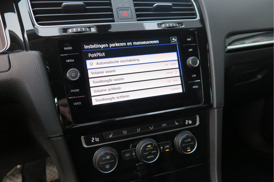 Volkswagen GOLF Variant 1.5 TSI 96kw 130pk Highline , Adaptive cruise ,Virtual cockpit,Navi, Trekhaak(afneembaar), Stoelverwarming, Alcantara, 17"Lichtmetalen velgen, DAB+ radio , Carplay , PDC, Camera, etc. Onderhoudshistorie volledig & bekend. Volkswagen GOLF Variant 1.5 TSI 96kw 130pk Highline , Adaptive cruise ,Virtual cockpit,Navi, Trekhaak(afneembaar), Stoelverwarming, Alcantara, 17"Lichtmetalen velgen, DAB+ radio , Carplay , PDC, Camera, etc. Onderhoudshistorie volledig & bekend.