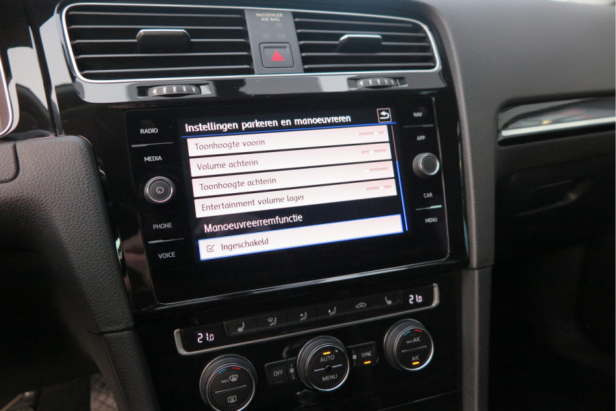 Volkswagen GOLF Variant 1.5 TSI 96kw 130pk Highline , Adaptive cruise ,Virtual cockpit,Navi, Trekhaak(afneembaar), Stoelverwarming, Alcantara, 17"Lichtmetalen velgen, DAB+ radio , Carplay , PDC, Camera, etc. Onderhoudshistorie volledig & bekend. Volkswagen GOLF Variant 1.5 TSI 96kw 130pk Highline , Adaptive cruise ,Virtual cockpit,Navi, Trekhaak(afneembaar), Stoelverwarming, Alcantara, 17"Lichtmetalen velgen, DAB+ radio , Carplay , PDC, Camera, etc. Onderhoudshistorie volledig & bekend.
