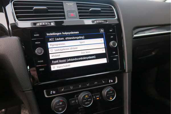 Volkswagen GOLF Variant 1.5 TSI 96kw 130pk Highline , Adaptive cruise ,Virtual cockpit,Navi, Trekhaak(afneembaar), Stoelverwarming, Alcantara, 17"Lichtmetalen velgen, DAB+ radio , Carplay , PDC, Camera, etc. Onderhoudshistorie volledig & bekend. Volkswagen GOLF Variant 1.5 TSI 96kw 130pk Highline , Adaptive cruise ,Virtual cockpit,Navi, Trekhaak(afneembaar), Stoelverwarming, Alcantara, 17"Lichtmetalen velgen, DAB+ radio , Carplay , PDC, Camera, etc. Onderhoudshistorie volledig & bekend.
