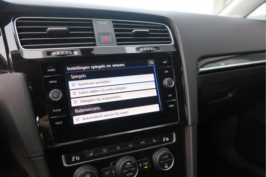 Volkswagen GOLF Variant 1.5 TSI 96kw 130pk Highline , Adaptive cruise ,Virtual cockpit,Navi, Trekhaak(afneembaar), Stoelverwarming, Alcantara, 17"Lichtmetalen velgen, DAB+ radio , Carplay , PDC, Camera, etc. Onderhoudshistorie volledig & bekend. Volkswagen GOLF Variant 1.5 TSI 96kw 130pk Highline , Adaptive cruise ,Virtual cockpit,Navi, Trekhaak(afneembaar), Stoelverwarming, Alcantara, 17"Lichtmetalen velgen, DAB+ radio , Carplay , PDC, Camera, etc. Onderhoudshistorie volledig & bekend.
