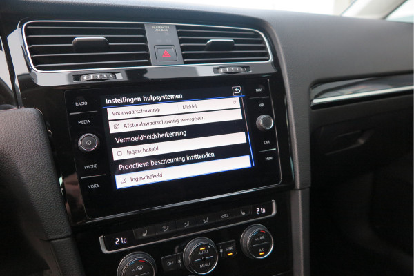 Volkswagen GOLF Variant 1.5 TSI 96kw 130pk Highline , Adaptive cruise ,Virtual cockpit,Navi, Trekhaak(afneembaar), Stoelverwarming, Alcantara, 17"Lichtmetalen velgen, DAB+ radio , Carplay , PDC, Camera, etc. Onderhoudshistorie volledig & bekend. Volkswagen GOLF Variant 1.5 TSI 96kw 130pk Highline , Adaptive cruise ,Virtual cockpit,Navi, Trekhaak(afneembaar), Stoelverwarming, Alcantara, 17"Lichtmetalen velgen, DAB+ radio , Carplay , PDC, Camera, etc. Onderhoudshistorie volledig & bekend.