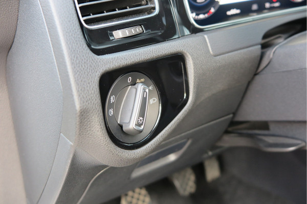 Volkswagen GOLF Variant 1.5 TSI 96kw 130pk Highline , Adaptive cruise ,Virtual cockpit,Navi, Trekhaak(afneembaar), Stoelverwarming, Alcantara, 17"Lichtmetalen velgen, DAB+ radio , Carplay , PDC, Camera, etc. Onderhoudshistorie volledig & bekend. Volkswagen GOLF Variant 1.5 TSI 96kw 130pk Highline , Adaptive cruise ,Virtual cockpit,Navi, Trekhaak(afneembaar), Stoelverwarming, Alcantara, 17"Lichtmetalen velgen, DAB+ radio , Carplay , PDC, Camera, etc. Onderhoudshistorie volledig & bekend.