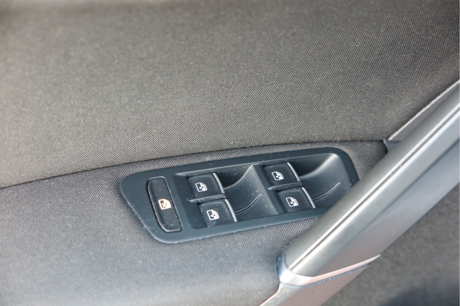 Volkswagen GOLF Variant 1.5 TSI 96kw 130pk Highline , Adaptive cruise ,Virtual cockpit,Navi, Trekhaak(afneembaar), Stoelverwarming, Alcantara, 17"Lichtmetalen velgen, DAB+ radio , Carplay , PDC, Camera, etc. Onderhoudshistorie volledig & bekend. Volkswagen GOLF Variant 1.5 TSI 96kw 130pk Highline , Adaptive cruise ,Virtual cockpit,Navi, Trekhaak(afneembaar), Stoelverwarming, Alcantara, 17"Lichtmetalen velgen, DAB+ radio , Carplay , PDC, Camera, etc. Onderhoudshistorie volledig & bekend.