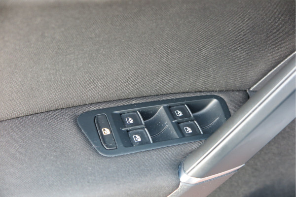 Volkswagen GOLF Variant 1.5 TSI 96kw 130pk Highline , Adaptive cruise ,Virtual cockpit,Navi, Trekhaak(afneembaar), Stoelverwarming, Alcantara, 17"Lichtmetalen velgen, DAB+ radio , Carplay , PDC, Camera, etc. Onderhoudshistorie volledig & bekend. Volkswagen GOLF Variant 1.5 TSI 96kw 130pk Highline , Adaptive cruise ,Virtual cockpit,Navi, Trekhaak(afneembaar), Stoelverwarming, Alcantara, 17"Lichtmetalen velgen, DAB+ radio , Carplay , PDC, Camera, etc. Onderhoudshistorie volledig & bekend.