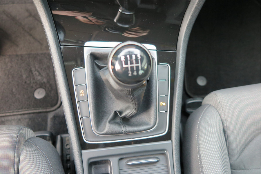 Volkswagen GOLF Variant 1.5 TSI 96kw 130pk Highline , Adaptive cruise ,Virtual cockpit,Navi, Trekhaak(afneembaar), Stoelverwarming, Alcantara, 17"Lichtmetalen velgen, DAB+ radio , Carplay , PDC, Camera, etc. Onderhoudshistorie volledig & bekend. Volkswagen GOLF Variant 1.5 TSI 96kw 130pk Highline , Adaptive cruise ,Virtual cockpit,Navi, Trekhaak(afneembaar), Stoelverwarming, Alcantara, 17"Lichtmetalen velgen, DAB+ radio , Carplay , PDC, Camera, etc. Onderhoudshistorie volledig & bekend.