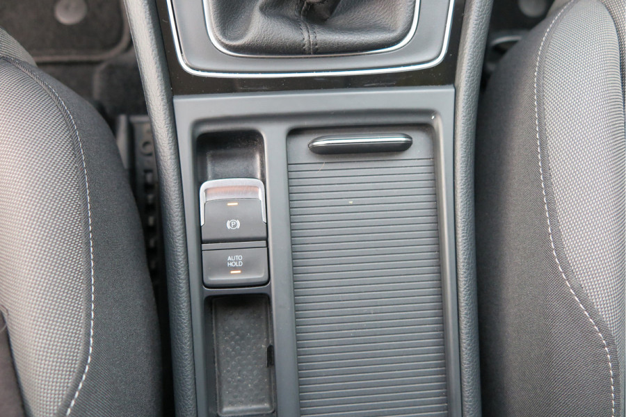 Volkswagen GOLF Variant 1.5 TSI 96kw 130pk Highline , Adaptive cruise ,Virtual cockpit,Navi, Trekhaak(afneembaar), Stoelverwarming, Alcantara, 17"Lichtmetalen velgen, DAB+ radio , Carplay , PDC, Camera, etc. Onderhoudshistorie volledig & bekend. Volkswagen GOLF Variant 1.5 TSI 96kw 130pk Highline , Adaptive cruise ,Virtual cockpit,Navi, Trekhaak(afneembaar), Stoelverwarming, Alcantara, 17"Lichtmetalen velgen, DAB+ radio , Carplay , PDC, Camera, etc. Onderhoudshistorie volledig & bekend.