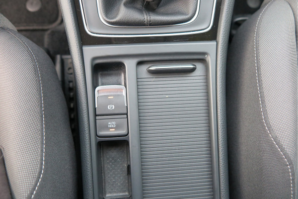 Volkswagen GOLF Variant 1.5 TSI 96kw 130pk Highline , Adaptive cruise ,Virtual cockpit,Navi, Trekhaak(afneembaar), Stoelverwarming, Alcantara, 17"Lichtmetalen velgen, DAB+ radio , Carplay , PDC, Camera, etc. Onderhoudshistorie volledig & bekend. Volkswagen GOLF Variant 1.5 TSI 96kw 130pk Highline , Adaptive cruise ,Virtual cockpit,Navi, Trekhaak(afneembaar), Stoelverwarming, Alcantara, 17"Lichtmetalen velgen, DAB+ radio , Carplay , PDC, Camera, etc. Onderhoudshistorie volledig & bekend.