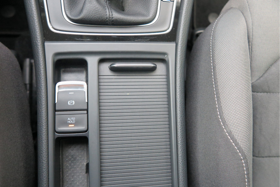 Volkswagen GOLF Variant 1.5 TSI 96kw 130pk Highline , Adaptive cruise ,Virtual cockpit,Navi, Trekhaak(afneembaar), Stoelverwarming, Alcantara, 17"Lichtmetalen velgen, DAB+ radio , Carplay , PDC, Camera, etc. Onderhoudshistorie volledig & bekend. Volkswagen GOLF Variant 1.5 TSI 96kw 130pk Highline , Adaptive cruise ,Virtual cockpit,Navi, Trekhaak(afneembaar), Stoelverwarming, Alcantara, 17"Lichtmetalen velgen, DAB+ radio , Carplay , PDC, Camera, etc. Onderhoudshistorie volledig & bekend.