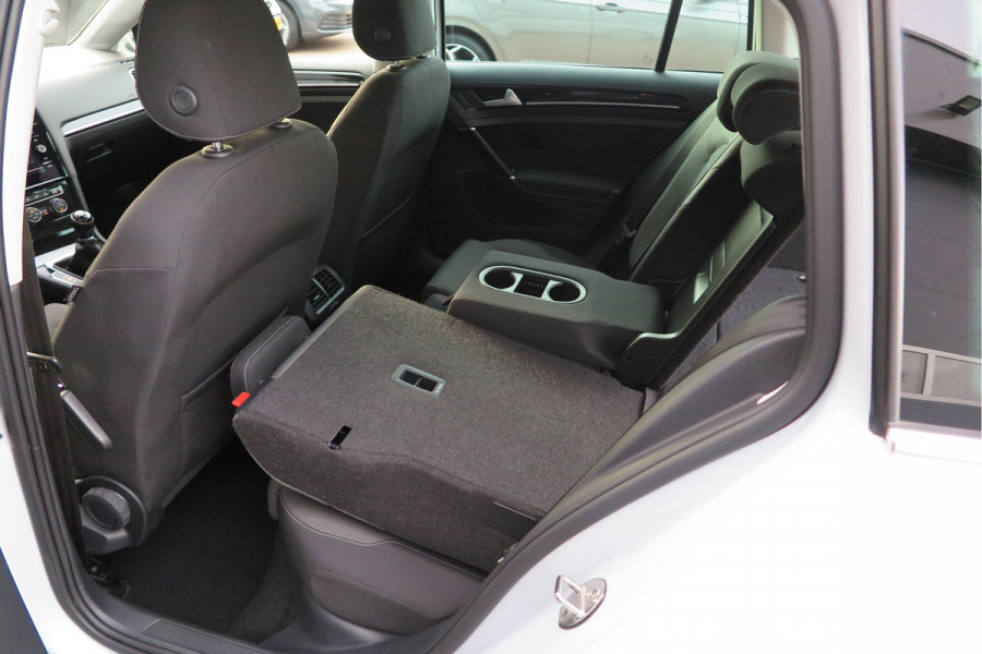 Volkswagen GOLF Variant 1.5 TSI 96kw 130pk Highline , Adaptive cruise ,Virtual cockpit,Navi, Trekhaak(afneembaar), Stoelverwarming, Alcantara, 17"Lichtmetalen velgen, DAB+ radio , Carplay , PDC, Camera, etc. Onderhoudshistorie volledig & bekend. Volkswagen GOLF Variant 1.5 TSI 96kw 130pk Highline , Adaptive cruise ,Virtual cockpit,Navi, Trekhaak(afneembaar), Stoelverwarming, Alcantara, 17"Lichtmetalen velgen, DAB+ radio , Carplay , PDC, Camera, etc. Onderhoudshistorie volledig & bekend.