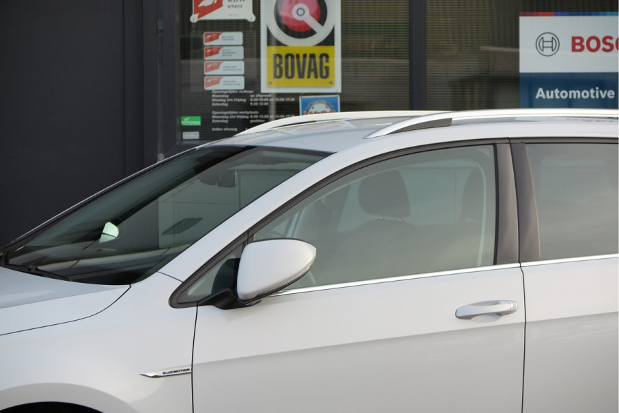 Volkswagen GOLF Variant 1.5 TSI 96kw 130pk Highline , Adaptive cruise ,Virtual cockpit,Navi, Trekhaak(afneembaar), Stoelverwarming, Alcantara, 17"Lichtmetalen velgen, DAB+ radio , Carplay , PDC, Camera, etc. Onderhoudshistorie volledig & bekend. Volkswagen GOLF Variant 1.5 TSI 96kw 130pk Highline , Adaptive cruise ,Virtual cockpit,Navi, Trekhaak(afneembaar), Stoelverwarming, Alcantara, 17"Lichtmetalen velgen, DAB+ radio , Carplay , PDC, Camera, etc. Onderhoudshistorie volledig & bekend.