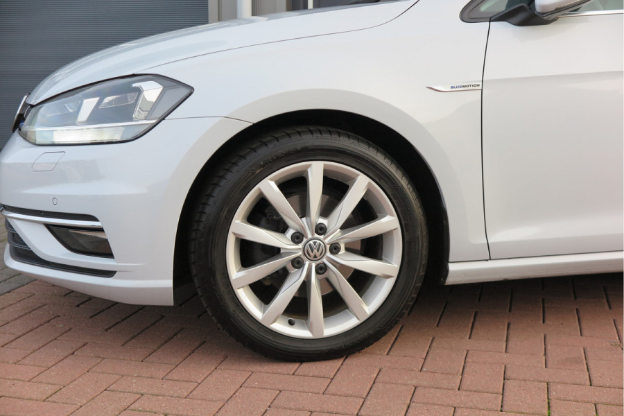 Volkswagen GOLF Variant 1.5 TSI 96kw 130pk Highline , Adaptive cruise ,Virtual cockpit,Navi, Trekhaak(afneembaar), Stoelverwarming, Alcantara, 17"Lichtmetalen velgen, DAB+ radio , Carplay , PDC, Camera, etc. Onderhoudshistorie volledig & bekend. Volkswagen GOLF Variant 1.5 TSI 96kw 130pk Highline , Adaptive cruise ,Virtual cockpit,Navi, Trekhaak(afneembaar), Stoelverwarming, Alcantara, 17"Lichtmetalen velgen, DAB+ radio , Carplay , PDC, Camera, etc. Onderhoudshistorie volledig & bekend.