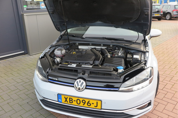 Volkswagen GOLF Variant 1.5 TSI 96kw 130pk Highline , Adaptive cruise ,Virtual cockpit,Navi, Trekhaak(afneembaar), Stoelverwarming, Alcantara, 17"Lichtmetalen velgen, DAB+ radio , Carplay , PDC, Camera, etc. Onderhoudshistorie volledig & bekend. Volkswagen GOLF Variant 1.5 TSI 96kw 130pk Highline , Adaptive cruise ,Virtual cockpit,Navi, Trekhaak(afneembaar), Stoelverwarming, Alcantara, 17"Lichtmetalen velgen, DAB+ radio , Carplay , PDC, Camera, etc. Onderhoudshistorie volledig & bekend.