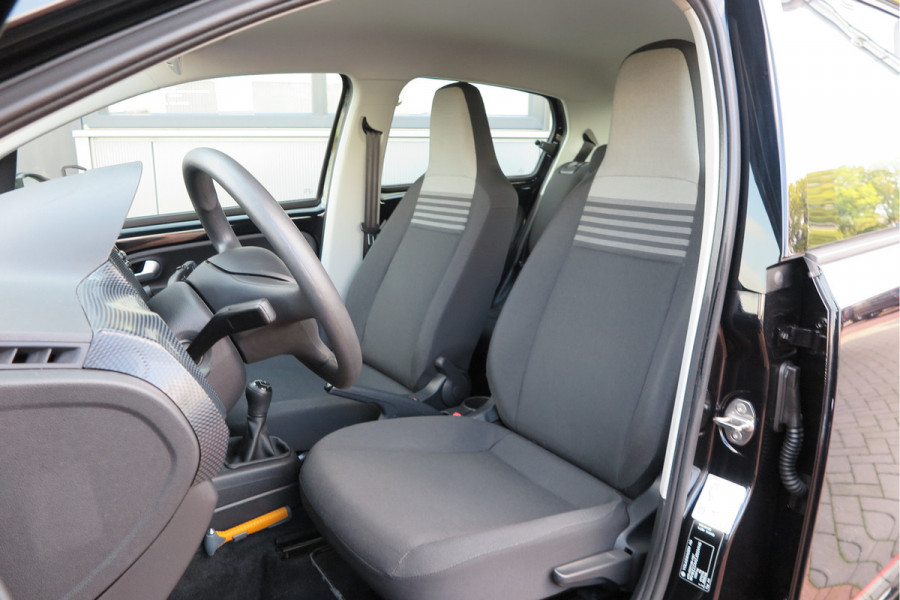 Volkswagen up! 1.0 BMT 60pk move up! , DAB+ radio, Maps&More , Airco , etc Cruisecontrol tegen €550,- meerprijs . Volkswagen up! 1.0 BMT 60pk move up! , DAB+ radio, Maps&More , Airco , etc Cruisecontrol tegen €550,- meerprijs .