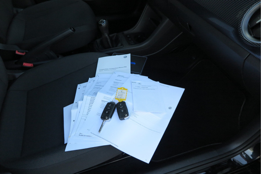 Volkswagen up! 1.0 BMT 60pk move up! , DAB+ radio, Maps&More , Airco , etc Cruisecontrol tegen €550,- meerprijs . Volkswagen up! 1.0 BMT 60pk move up! , DAB+ radio, Maps&More , Airco , etc Cruisecontrol tegen €550,- meerprijs .