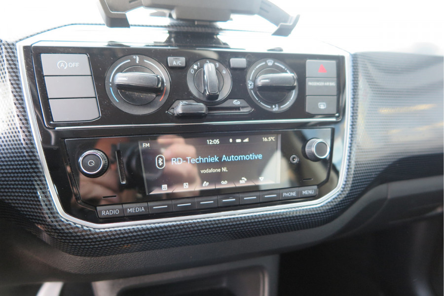 Volkswagen up! 1.0 BMT 60pk move up! , DAB+ radio, Maps&More , Airco , etc Cruisecontrol tegen €550,- meerprijs . Volkswagen up! 1.0 BMT 60pk move up! , DAB+ radio, Maps&More , Airco , etc Cruisecontrol tegen €550,- meerprijs .
