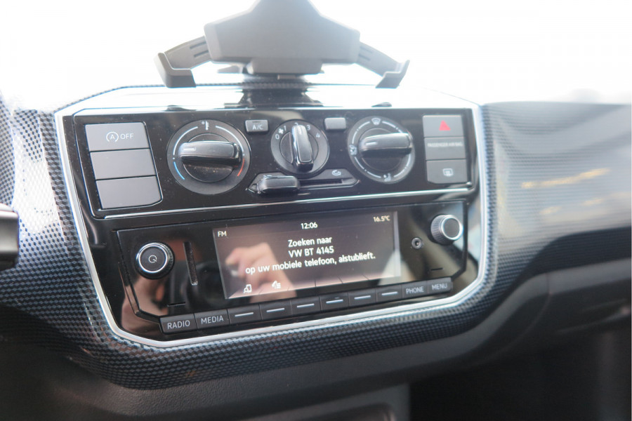 Volkswagen up! 1.0 BMT 60pk move up! , DAB+ radio, Maps&More , Airco , etc Cruisecontrol tegen €550,- meerprijs . Volkswagen up! 1.0 BMT 60pk move up! , DAB+ radio, Maps&More , Airco , etc Cruisecontrol tegen €550,- meerprijs .