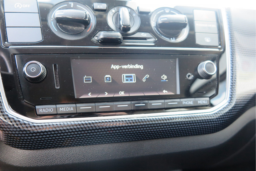 Volkswagen up! 1.0 BMT 60pk move up! , DAB+ radio, Maps&More , Airco , etc Cruisecontrol tegen €550,- meerprijs . Volkswagen up! 1.0 BMT 60pk move up! , DAB+ radio, Maps&More , Airco , etc Cruisecontrol tegen €550,- meerprijs .