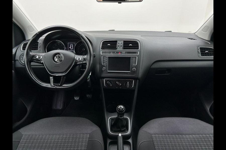 Volkswagen Polo Occasion 1.2 TSI Comfortline | Grijs | Airco | Tweedehands Volkswagen Polo | Zwarte velgen | Carplay Volkswagen Polo Occasion 1.2 TSI Comfortline | Grijs | Airco | Tweedehands Volkswagen Polo | Zwarte velgen | Carplay