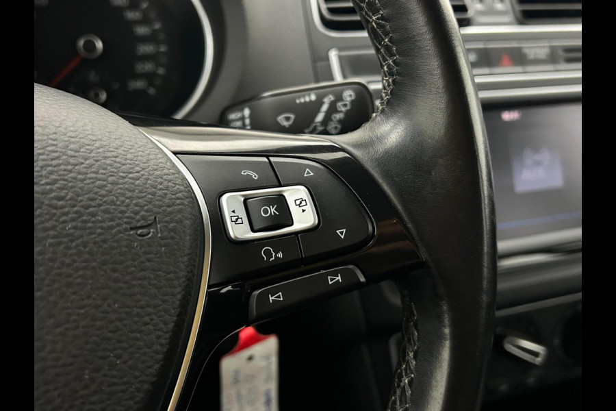 Volkswagen Polo Occasion 1.2 TSI Comfortline | Grijs | Airco | Tweedehands Volkswagen Polo | Zwarte velgen | Carplay Volkswagen Polo Occasion 1.2 TSI Comfortline | Grijs | Airco | Tweedehands Volkswagen Polo | Zwarte velgen | Carplay