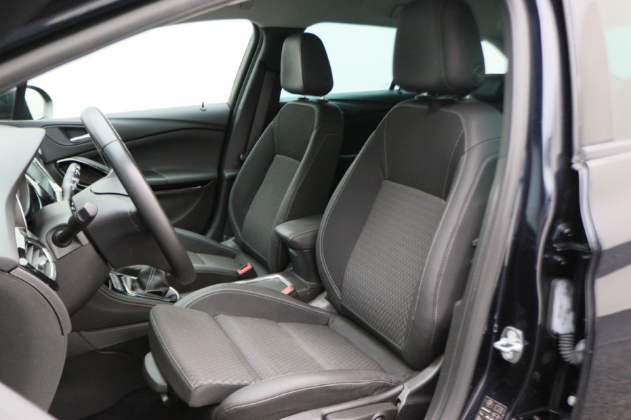 Opel Astra Sports Tourer 1.4 Innovation Climate, Camera, Cruise, LED, Apple Carplay, Rijstrooksensor, PDC, 16'' Opel Astra Sports Tourer 1.4 Innovation Climate, Camera, Cruise, LED, Apple Carplay, Rijstrooksensor, PDC, 16''