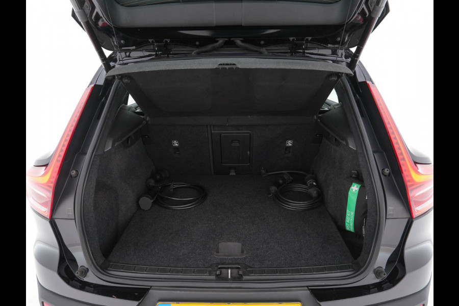 Volvo XC40 Recharge P8 AWD R-Design [ 3-Fase ] { SOH-89%} (INCL-BTW) *PANO | LEATHER-ALCANTARA | DIGI-COCKPIT | FULL-LED | PREMIUM-AUDIO | CARPLAY | KEYLESS | NAVI-FULLMAP | ECC | PDC | HEATED-SPORTSEATS | BLIS | PRIVACY-GLASS | 19''ALU*