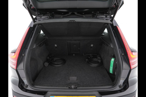 Volvo XC40 Recharge P8 AWD R-Design [ 3-Fase ] { SOH-89%} (INCL-BTW) *PANO | LEATHER-ALCANTARA | DIGI-COCKPIT | FULL-LED | PREMIUM-AUDIO | CARPLAY | KEYLESS | NAVI-FULLMAP | ECC | PDC | HEATED-SPORTSEATS | BLIS | PRIVACY-GLASS | 19''ALU*