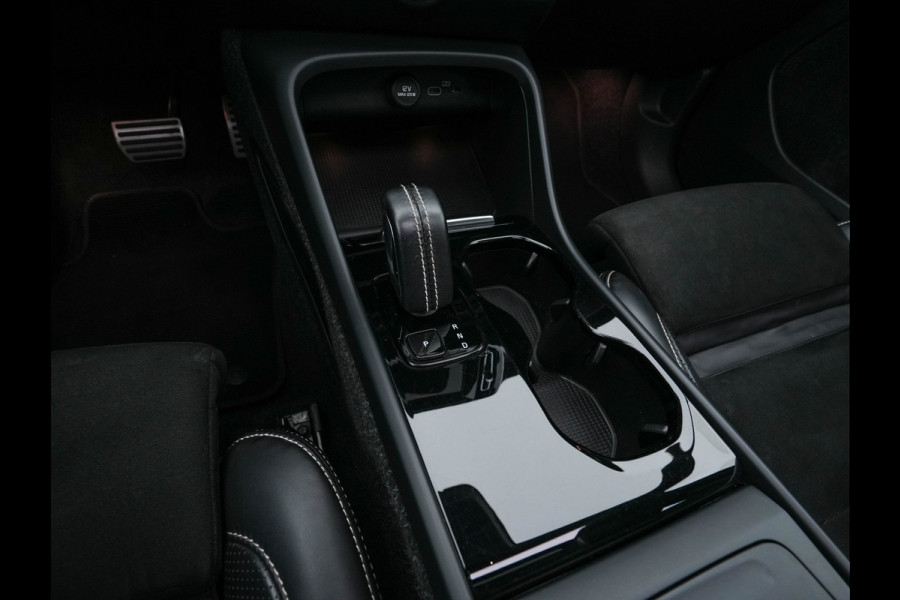 Volvo XC40 Recharge P8 AWD R-Design [ 3-Fase ] { SOH-89%} (INCL-BTW) *PANO | LEATHER-ALCANTARA | DIGI-COCKPIT | FULL-LED | PREMIUM-AUDIO | CARPLAY | KEYLESS | NAVI-FULLMAP | ECC | PDC | HEATED-SPORTSEATS | BLIS | PRIVACY-GLASS | 19''ALU*