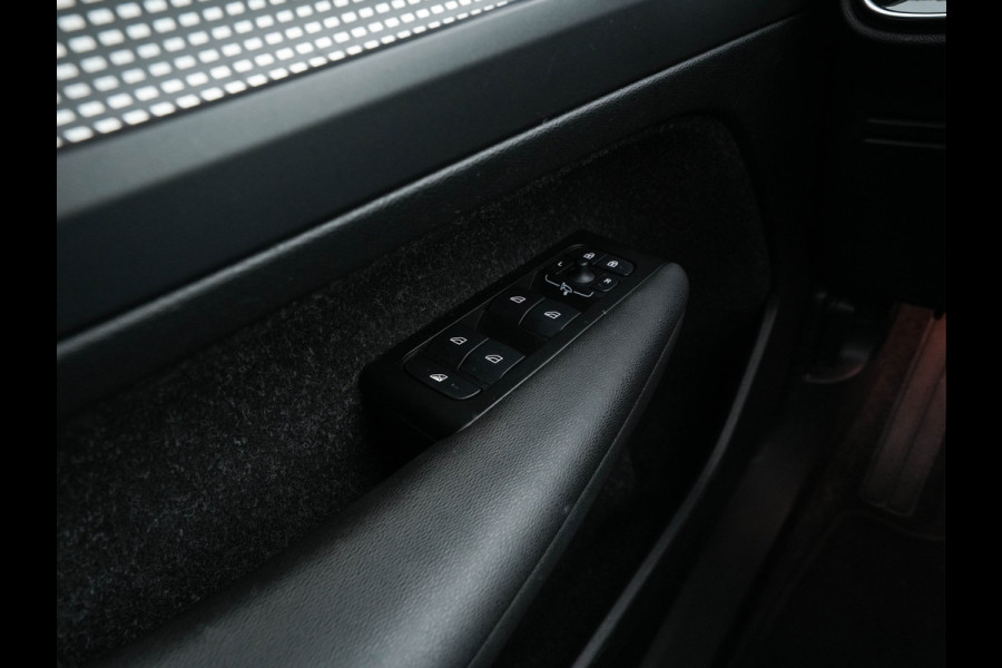 Volvo XC40 Recharge P8 AWD R-Design [ 3-Fase ] { SOH-89%} (INCL-BTW) *PANO | LEATHER-ALCANTARA | DIGI-COCKPIT | FULL-LED | PREMIUM-AUDIO | CARPLAY | KEYLESS | NAVI-FULLMAP | ECC | PDC | HEATED-SPORTSEATS | BLIS | PRIVACY-GLASS | 19''ALU*