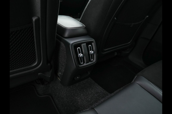 Volvo XC40 Recharge P8 AWD R-Design [ 3-Fase ] { SOH-89%} (INCL-BTW) *PANO | LEATHER-ALCANTARA | DIGI-COCKPIT | FULL-LED | PREMIUM-AUDIO | CARPLAY | KEYLESS | NAVI-FULLMAP | ECC | PDC | HEATED-SPORTSEATS | BLIS | PRIVACY-GLASS | 19''ALU*