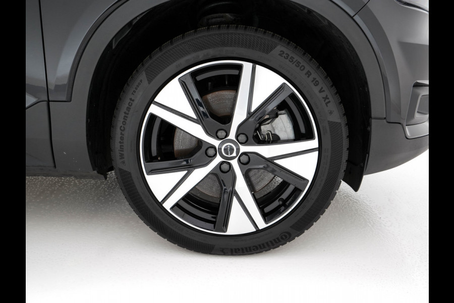 Volvo XC40 Recharge P8 AWD R-Design [ 3-Fase ] { SOH-89%} (INCL-BTW) *PANO | LEATHER-ALCANTARA | DIGI-COCKPIT | FULL-LED | PREMIUM-AUDIO | CARPLAY | KEYLESS | NAVI-FULLMAP | ECC | PDC | HEATED-SPORTSEATS | BLIS | PRIVACY-GLASS | 19''ALU*