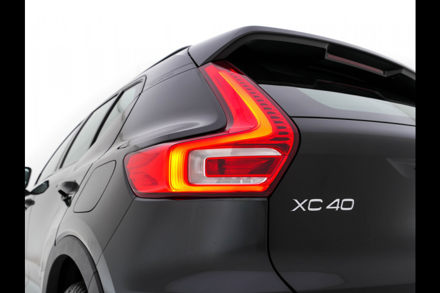 Volvo XC40 Recharge P8 AWD R-Design [ 3-Fase ] { SOH-89%} (INCL-BTW) *PANO | LEATHER-ALCANTARA | DIGI-COCKPIT | FULL-LED | PREMIUM-AUDIO | CARPLAY | KEYLESS | NAVI-FULLMAP | ECC | PDC | HEATED-SPORTSEATS | BLIS | PRIVACY-GLASS | 19''ALU*