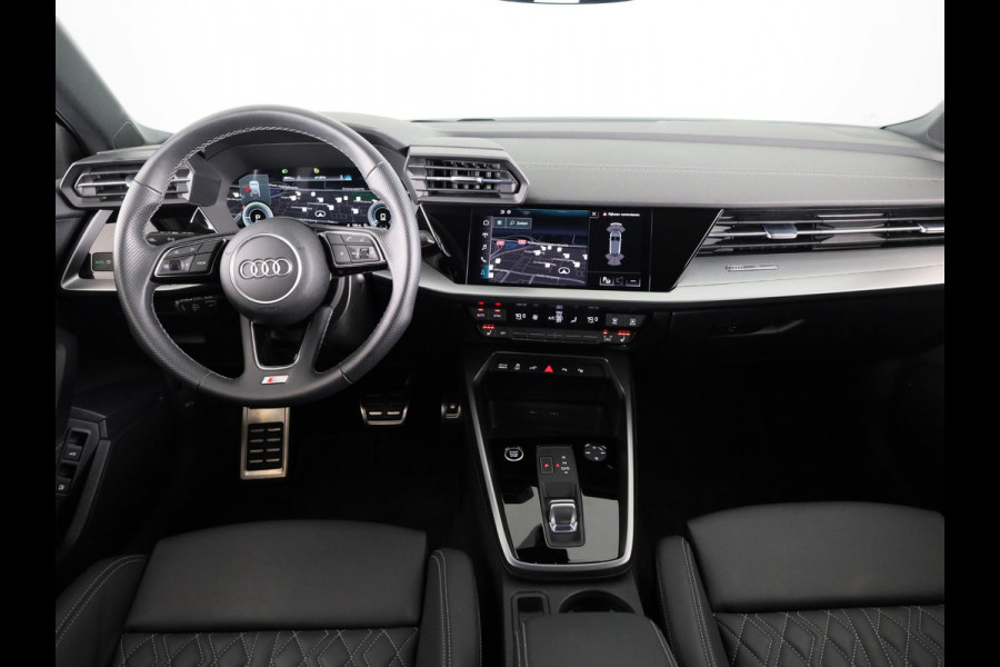 Audi A3 Sportback 40 TFSI e S-line 204pk | Leder fijnnappa S-logo ruitpatroon | Navigatie | Adaptive cruise contole | Stoelverwarming Audi A3 Sportback 40 TFSI e S-line 204pk | Leder fijnnappa S-logo ruitpatroon | Navigatie | Adaptive cruise contole | Stoelverwarming