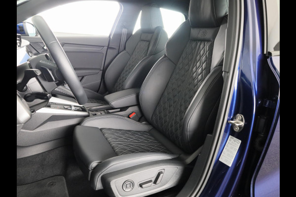 Audi A3 Sportback 40 TFSI e S-line 204pk | Leder fijnnappa S-logo ruitpatroon | Navigatie | Adaptive cruise contole | Stoelverwarming Audi A3 Sportback 40 TFSI e S-line 204pk | Leder fijnnappa S-logo ruitpatroon | Navigatie | Adaptive cruise contole | Stoelverwarming