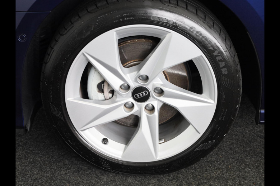 Audi A3 Sportback 40 TFSI e S-line 204pk | Leder fijnnappa S-logo ruitpatroon | Navigatie | Adaptive cruise contole | Stoelverwarming Audi A3 Sportback 40 TFSI e S-line 204pk | Leder fijnnappa S-logo ruitpatroon | Navigatie | Adaptive cruise contole | Stoelverwarming
