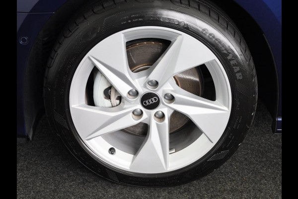 Audi A3 Sportback 40 TFSI e S-line 204pk | Leder fijnnappa S-logo ruitpatroon | Navigatie | Adaptive cruise contole | Stoelverwarming Audi A3 Sportback 40 TFSI e S-line 204pk | Leder fijnnappa S-logo ruitpatroon | Navigatie | Adaptive cruise contole | Stoelverwarming