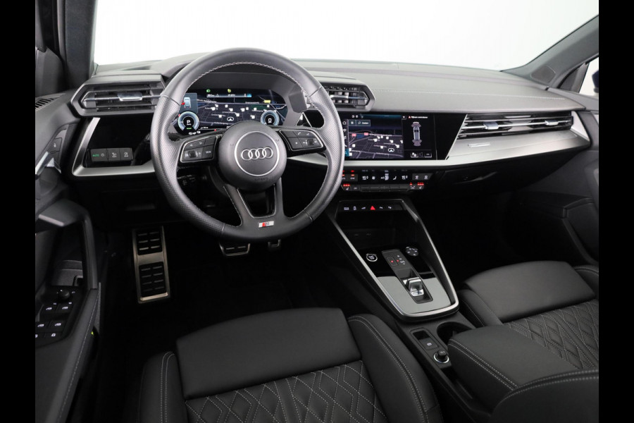 Audi A3 Sportback 40 TFSI e S-line 204pk | Leder fijnnappa S-logo ruitpatroon | Navigatie | Adaptive cruise contole | Stoelverwarming Audi A3 Sportback 40 TFSI e S-line 204pk | Leder fijnnappa S-logo ruitpatroon | Navigatie | Adaptive cruise contole | Stoelverwarming