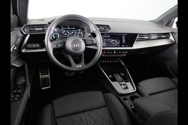 Audi A3 Sportback 40 TFSI e S-line 204pk | Leder fijnnappa S-logo ruitpatroon | Navigatie | Adaptive cruise contole | Stoelverwarming Audi A3 Sportback 40 TFSI e S-line 204pk | Leder fijnnappa S-logo ruitpatroon | Navigatie | Adaptive cruise contole | Stoelverwarming