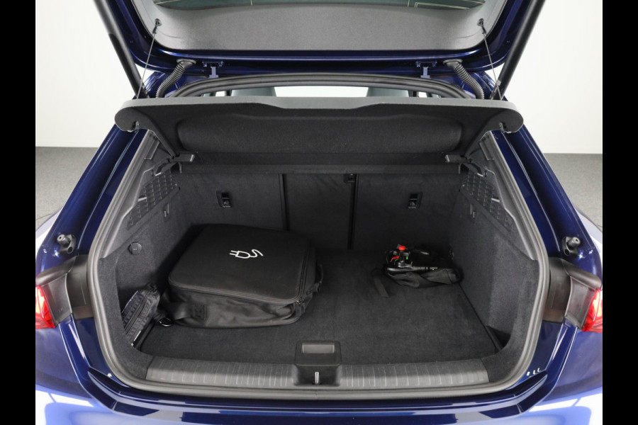 Audi A3 Sportback 40 TFSI e S-line 204pk | Leder fijnnappa S-logo ruitpatroon | Navigatie | Adaptive cruise contole | Stoelverwarming Audi A3 Sportback 40 TFSI e S-line 204pk | Leder fijnnappa S-logo ruitpatroon | Navigatie | Adaptive cruise contole | Stoelverwarming