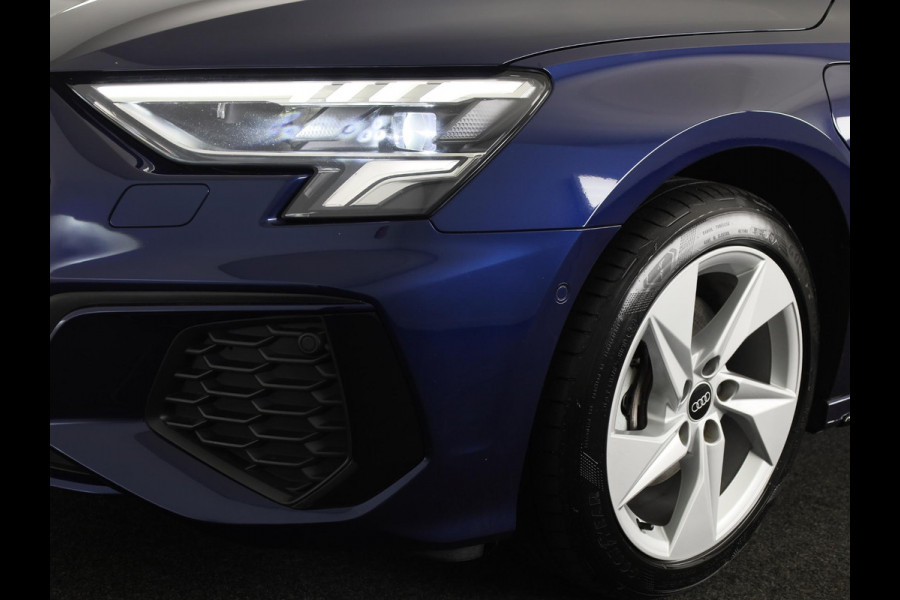 Audi A3 Sportback 40 TFSI e S-line 204pk | Leder fijnnappa S-logo ruitpatroon | Navigatie | Adaptive cruise contole | Stoelverwarming Audi A3 Sportback 40 TFSI e S-line 204pk | Leder fijnnappa S-logo ruitpatroon | Navigatie | Adaptive cruise contole | Stoelverwarming