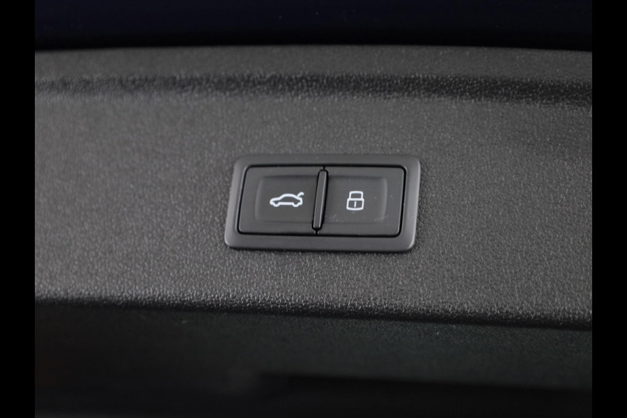Audi A3 Sportback 40 TFSI e S-line 204pk | Leder fijnnappa S-logo ruitpatroon | Navigatie | Adaptive cruise contole | Stoelverwarming Audi A3 Sportback 40 TFSI e S-line 204pk | Leder fijnnappa S-logo ruitpatroon | Navigatie | Adaptive cruise contole | Stoelverwarming