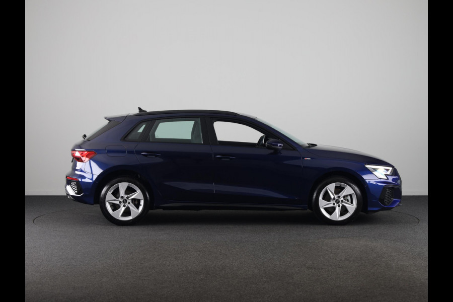 Audi A3 Sportback 40 TFSI e S-line 204pk | Leder fijnnappa S-logo ruitpatroon | Navigatie | Adaptive cruise contole | Stoelverwarming Audi A3 Sportback 40 TFSI e S-line 204pk | Leder fijnnappa S-logo ruitpatroon | Navigatie | Adaptive cruise contole | Stoelverwarming