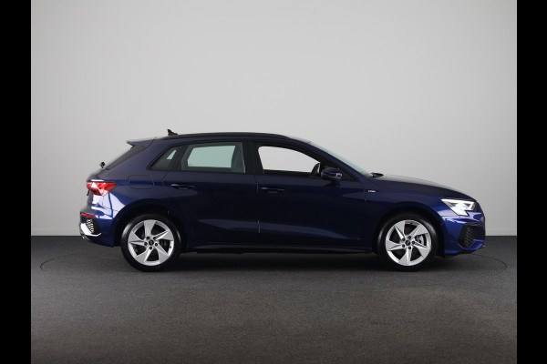 Audi A3 Sportback 40 TFSI e S-line 204pk | Leder fijnnappa S-logo ruitpatroon | Navigatie | Adaptive cruise contole | Stoelverwarming Audi A3 Sportback 40 TFSI e S-line 204pk | Leder fijnnappa S-logo ruitpatroon | Navigatie | Adaptive cruise contole | Stoelverwarming